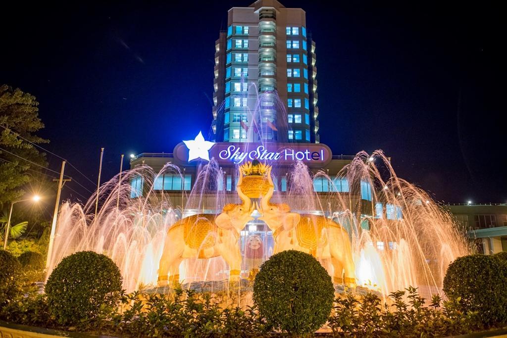 Sky Star Hotel Yangon Extérieur photo